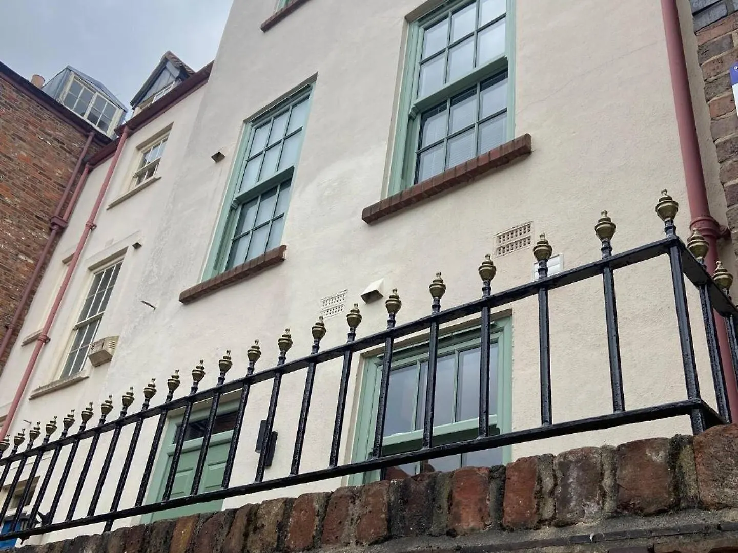 Grammar School Yard Four Bedroom Free Parking Kingston upon Hull